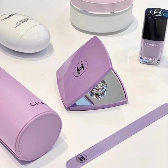 CHANEL Codes Couleur Limited Edition Compact Mirror - 135 Immortelle - Picture 2 of 3